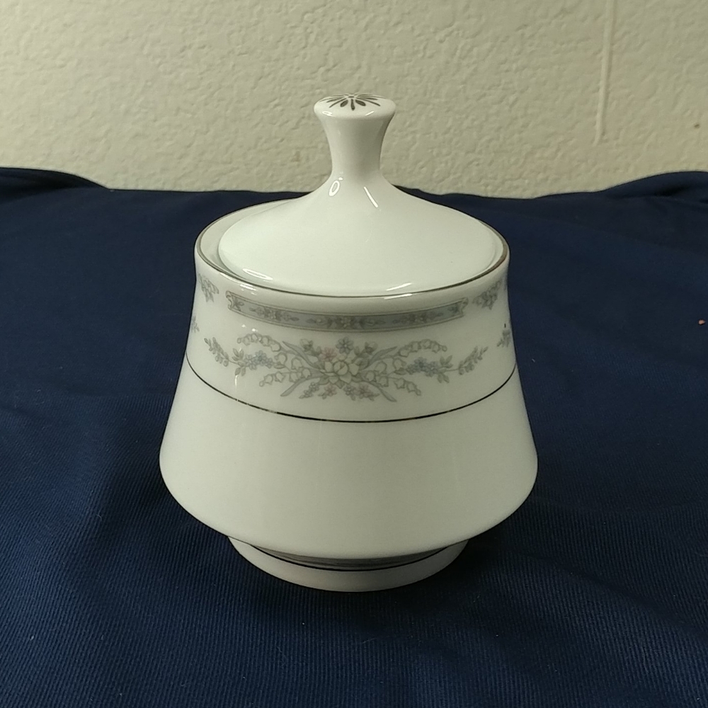 Crown ming Sugar bowl with top